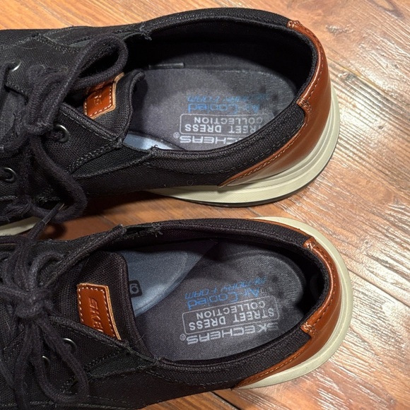 Skechers Street Dress Collection – Men’s 9 – Black Air Cooled Memory Foam - Picture 4 of 8
